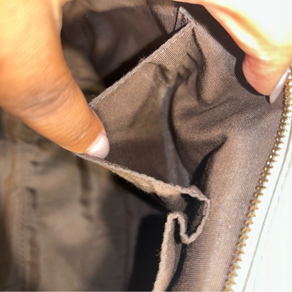 Gucci GG Canvas Crossbody Bag - Picture 10 of 16